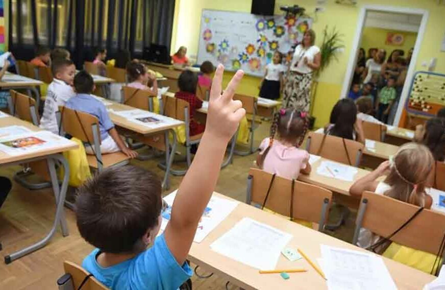 SITUACIJA ZNAČAJNO BOLJA Nastava se izvodi u većini škola Srpske, a evo gdje je na snazi OBUSTAVA