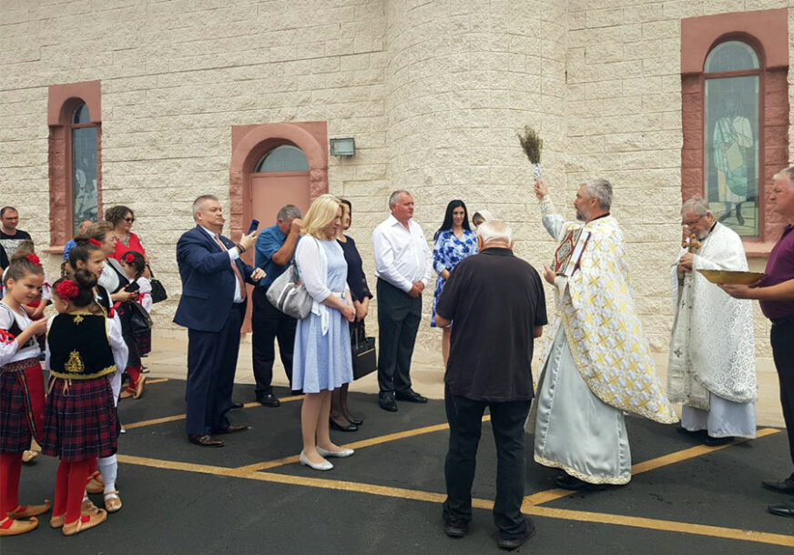 IZNENAĐENI DONACIJOM VLADE RS Cvijanovićeva na obilježavanju crkvene slave u Feniksu