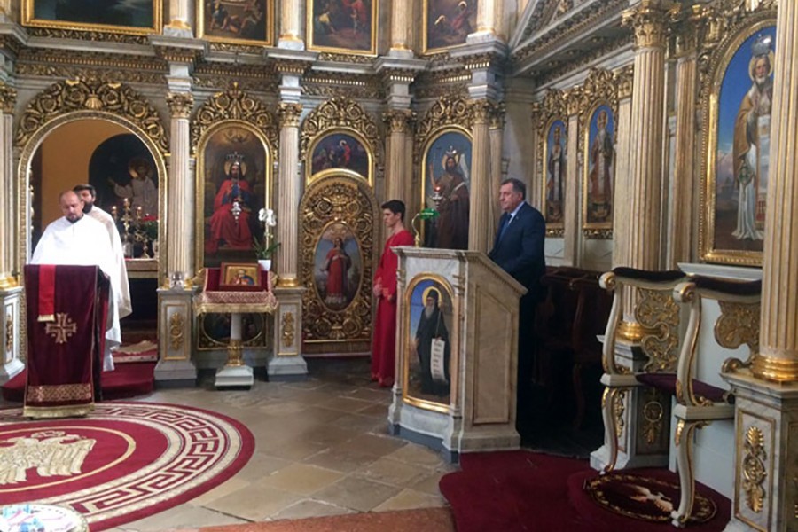 TRODNEVNA POSJETA MAĐARSKOJ Dodik prisustvuje liturgiji u Srpskoj crkvi u Budimpešti (FOTO)