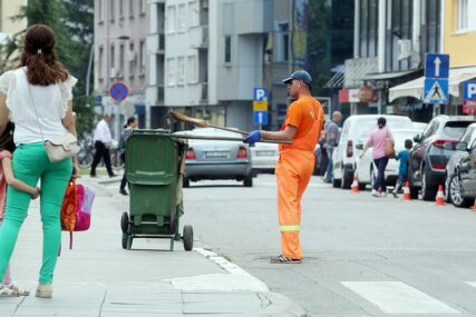 "DOBAR GLAS DALEKO SE ČUJE" Dragan, radnik gradske čistoće, izazavao pažnju javnosti ovim potezom