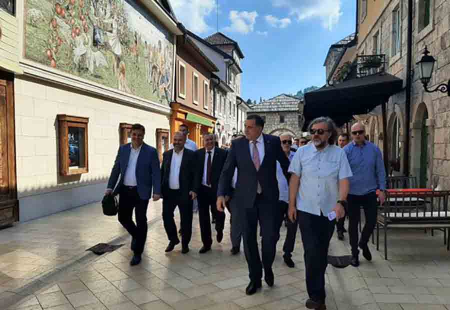 "DANAS JE SVETI DAN" Vidovdanske svečanosti u Andrićgradu okupile brojne zvanice (FOTO)