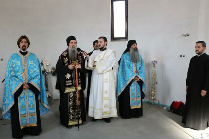 Episkop Fotije osveštao krtove na Staroj crkvi u Srpskoj Varoši kod Dervente