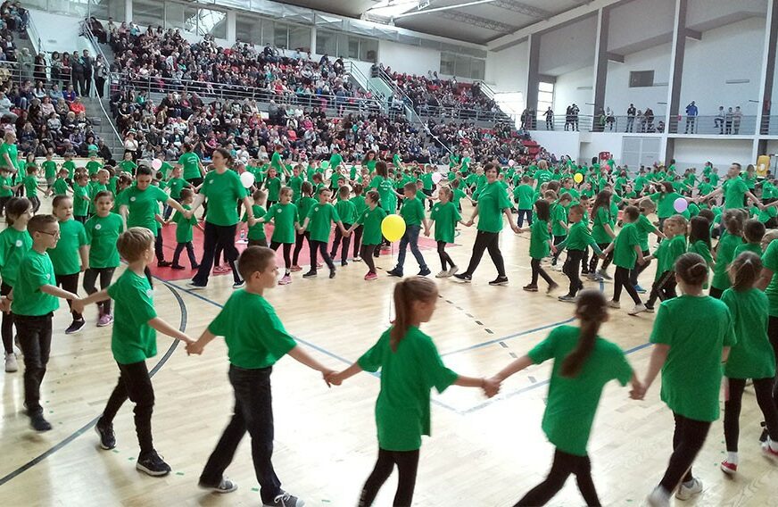 U Foči na manifestaciji "Rastimo uz ples" nastupalo oko 300 mališana