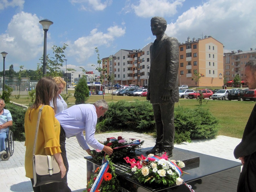 POČAST GAVRILU PRINCIPU Položeni vijenci na spomenik pripadniku “Mlade Bosne”