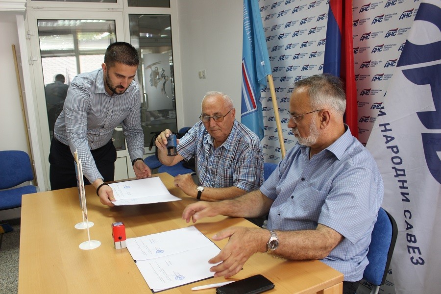 Grupisanje političkih partija u Gradiški: DNS i Penzioneri ovjerili sporazum o saradnji