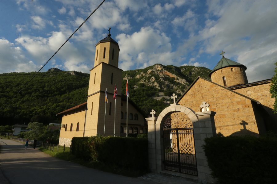 SJEĆANJE NA ŽRTVE "OLUJE" Toplica Karanović krenuo pješke iz manastira Rmanj ka mjestu gdje je bombardovana kolona izbjeglica