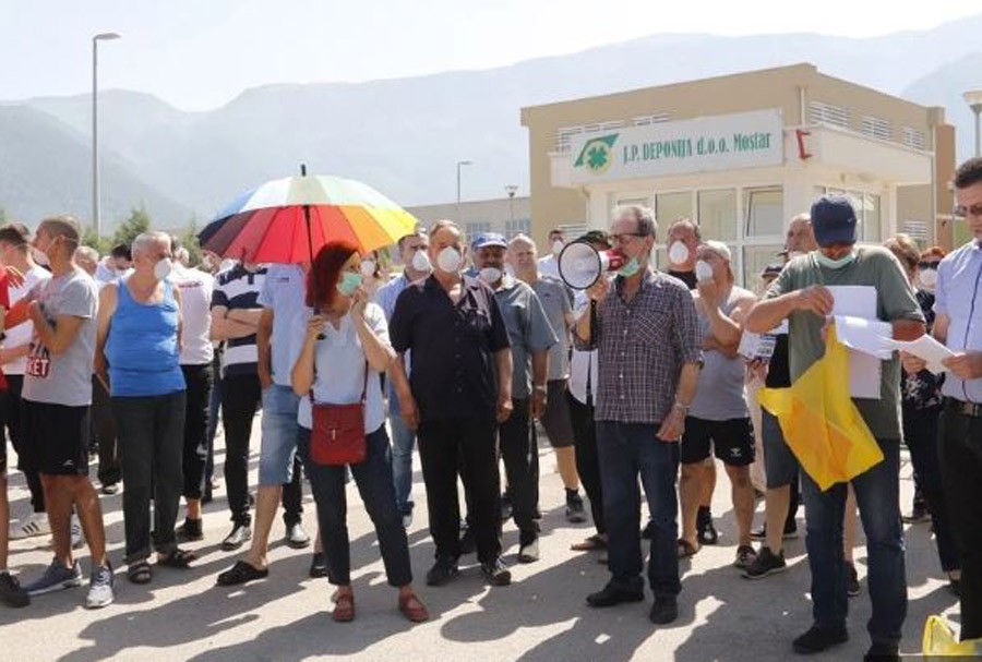 PROTEST ZBOG KANCEROGENOG OTPADA Mostarci blokirali ulaz u deponiju Uborak