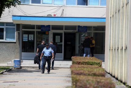 BANJALUČANINU ODUZET AUTOMOBIL Vozio bez vozačke i sa lažnim tablicama