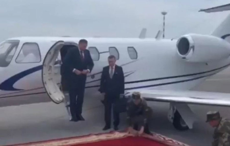 PEH SA CRVENIM TEPIHOM Dodik je stigao u Minsk, a domaćini su imali MALI PROBLEM (VIDEO)