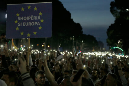 ALBANCI TRAŽE OSTAVKU RAME Protesti opozicije uprkos pozivima Zapada na dijalog