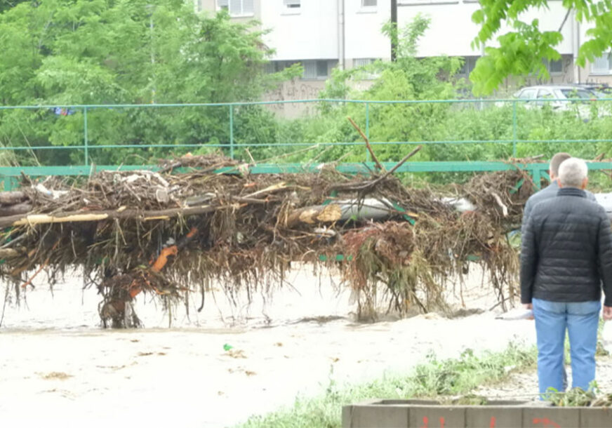 PADAVINE NAPRAVILE PROBLEME U Tuzli se voda povlači, u Bijeljni zaplavljeno nekoliko kuća