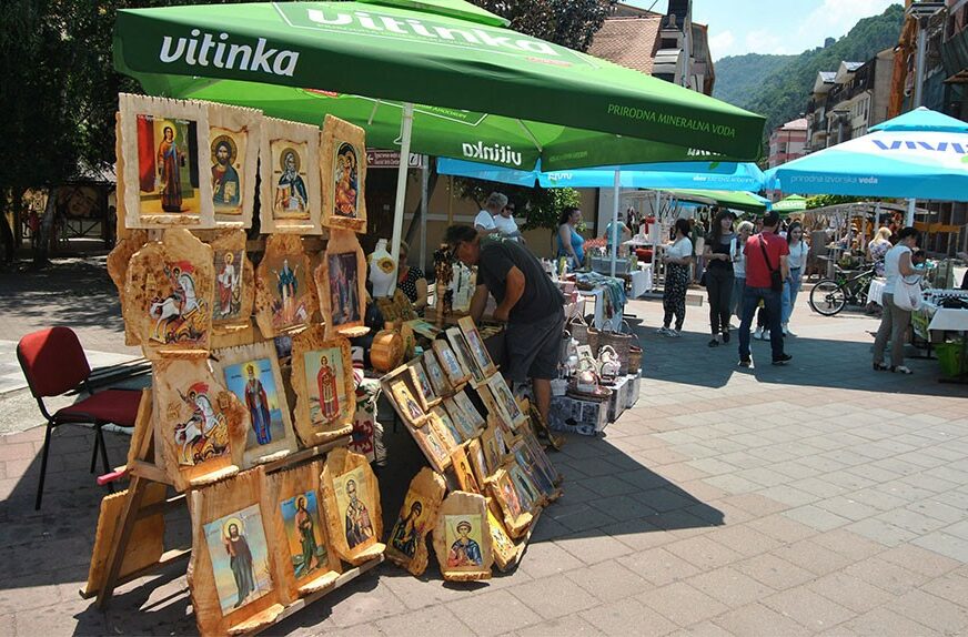 IZLOŽBA RUKOTVORINA U Zvorniku se okupilo oko 30 stvarala iz Srpske