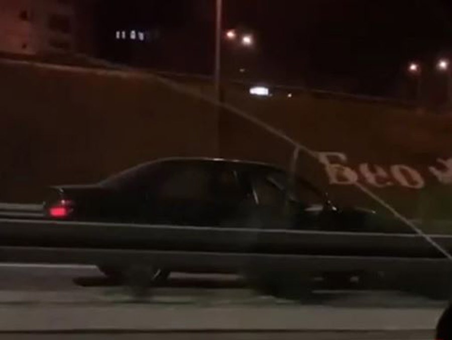 ŠOKIRAO JAVNOST Vozio suprotnim smjerom autoputa, snimio ga POZNATI PJEVAČ (VIDEO)