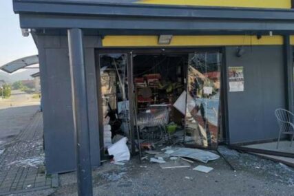 PLJAČKA U KUPRESU Lopovi bombom raznijeli prodavnicu i odnijeli bankomat