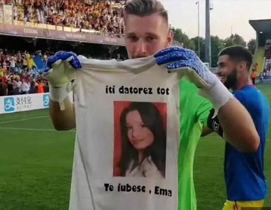DIRNUO MNOGA SRCA Nakon utakmice fudbaler pokazao majicu s fotografijom PREMINULE SESTRE (VIDEO)