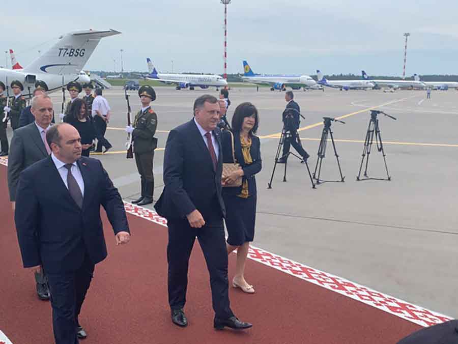 TOKOM DANA SA LUKAŠENKOM Dodik stigao u Bjelorusiju, dočekan uz najviše državne počasti