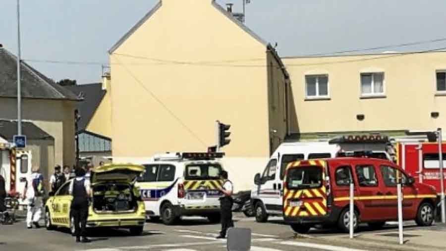 PUCAO U LJUDE KOJI SU IZLAZILI IZ DŽAMIJE Osumnjičeni za napad u Francuskoj pronađen mrtav