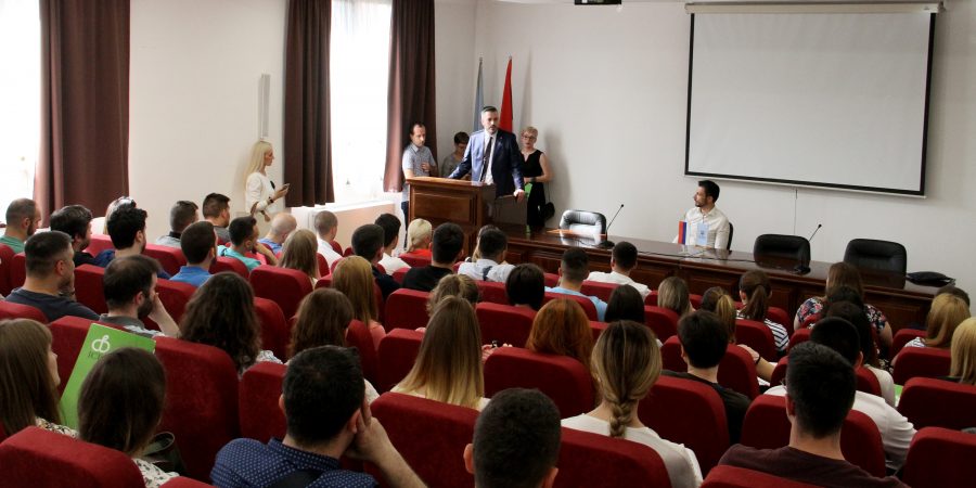 Mladi uče da postanu INFORMATIČARI: Počela prva "IT PREKVALIFIKACIJA" za nezaposlene u Srpskoj