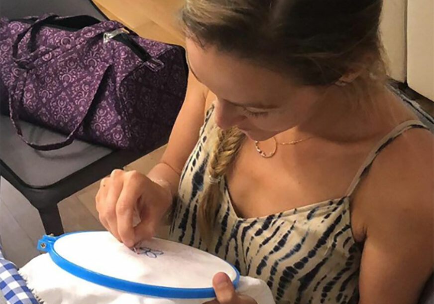 "NAUČILA SAM DA VEZEM, USKORO PRELAZIM I NA HEKLANJE" Ovo je Jelena Đoković poželjela za rođendan (VIDEO)