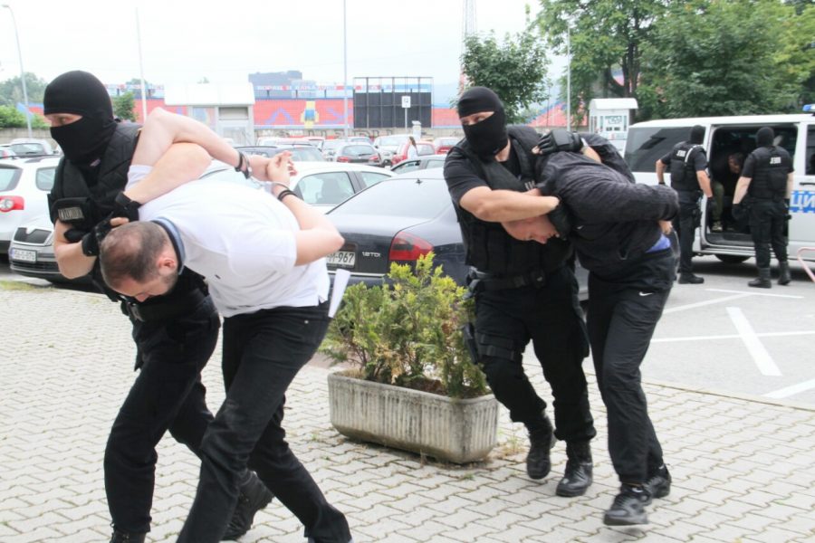 PRODAVALI NARKOTIKE I LIHVARILI Dileri uhapšeni u akciji "Klub 2" prebačeni u Tužilaštvo (FOTO)