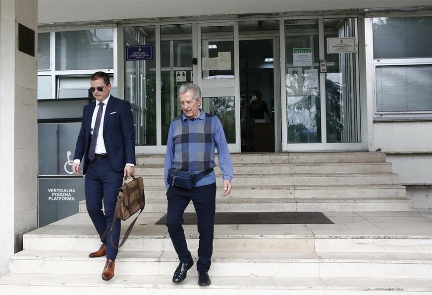 PJEVAČ JAKO UZNEMIREN Miroslav Ilić se pojavio na sudu, tužio bivšu izabranicu za proganjanje