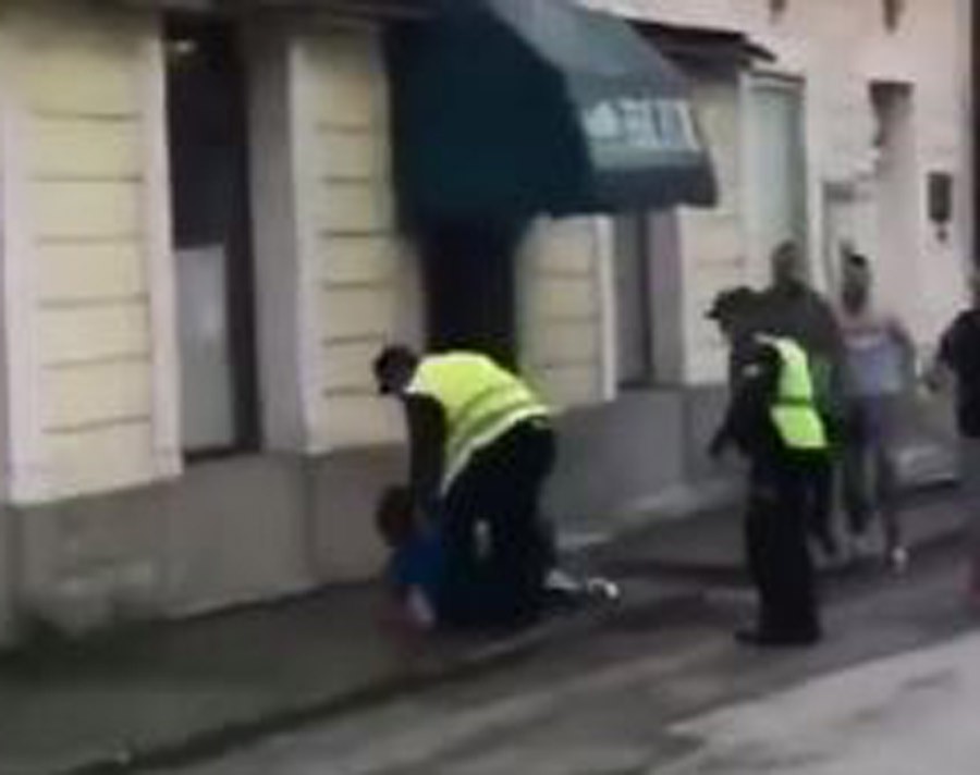 SUKOBI MIGRANTA NE JENJAVAJU Policija primjenila silu u Bihaću (VIDEO)