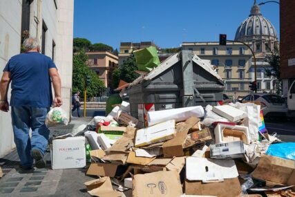 VIŠEDECENIJSKI PROBLEM RIMA Stanovnici vječnog grada u opasnosti zbog smeća