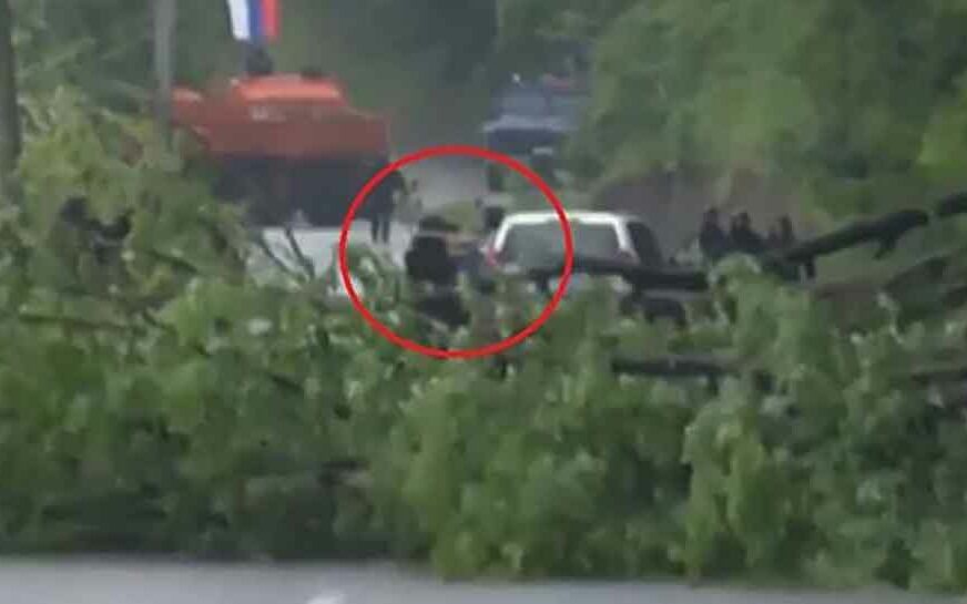 UHAPŠEN I PRETUČEN Objavljen snimak kako ROSU brutalno napada Rusa na Kosovu
