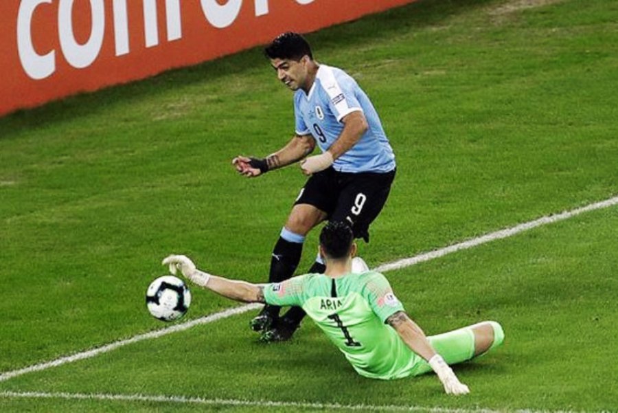 LUDILO Suarez tražio penal jer je golman branio rukom (VIDEO)