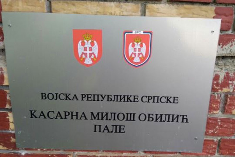 Na kasarni u Palama osvanula OBILJEŽJA Vojske Republike Srpske