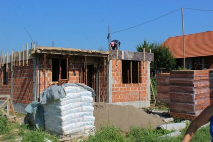 KRAJ ČEKANJA DUGOG 5 GODINA Nakon poplava, porodice dobijaju novi krov nad glavom