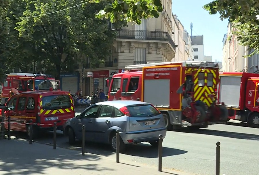 SKOČILA SA PROZORA DA POBJEGNE OD VATRE Najmanje tri osobe poginule u požaru u Parizu (FOTO, VIDEO)