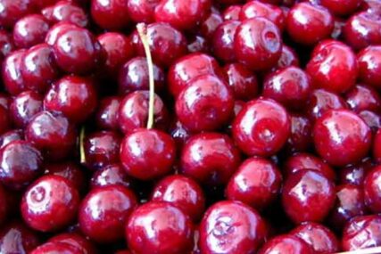 Mit ili istina: Ima li smisla potapati kupljeno voće u sodu bikarbonu i ocat