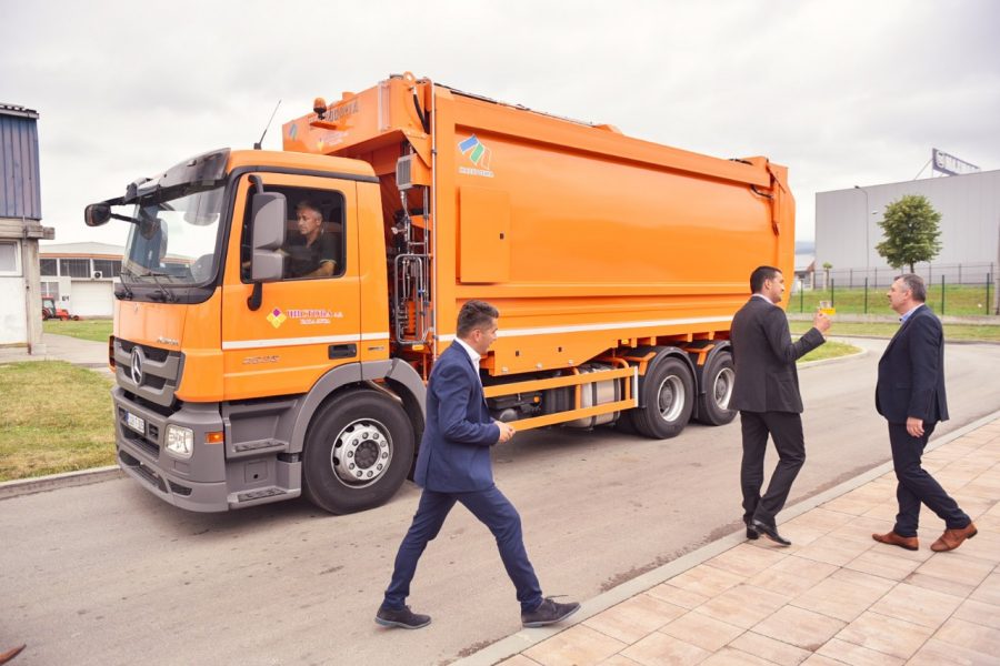 JAVNA HIGIJENA „Čistoća“ kupila novo vozilo za odvoz smeća