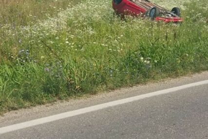 SAOBRAĆAJKA U JANJI Vozilom sletio s puta i prevrnuo se NA KROV