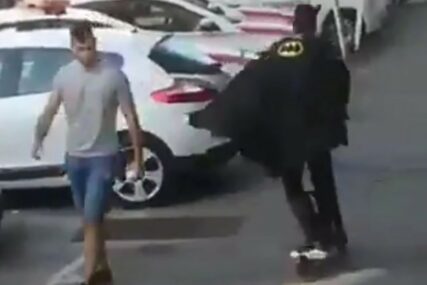Na beogradskim ulicama danas je viđen BETMEN, koji je svoj "betmobil" zamijenio novim vozilom (VIDEO)