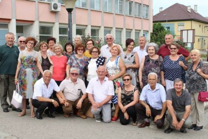 PROBUĐENO SJEĆANJE NA ĐAČKO VRIJEME Redovna prozivka poslije pola vijeka
