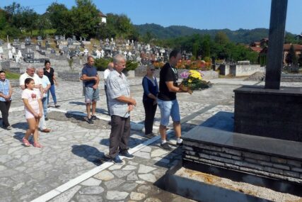 TUŽILAŠTVO BIH OBUSTAVILO ISTRAGU Obilježeno 27 godina od svirepog zločina u selu kod Bratunca