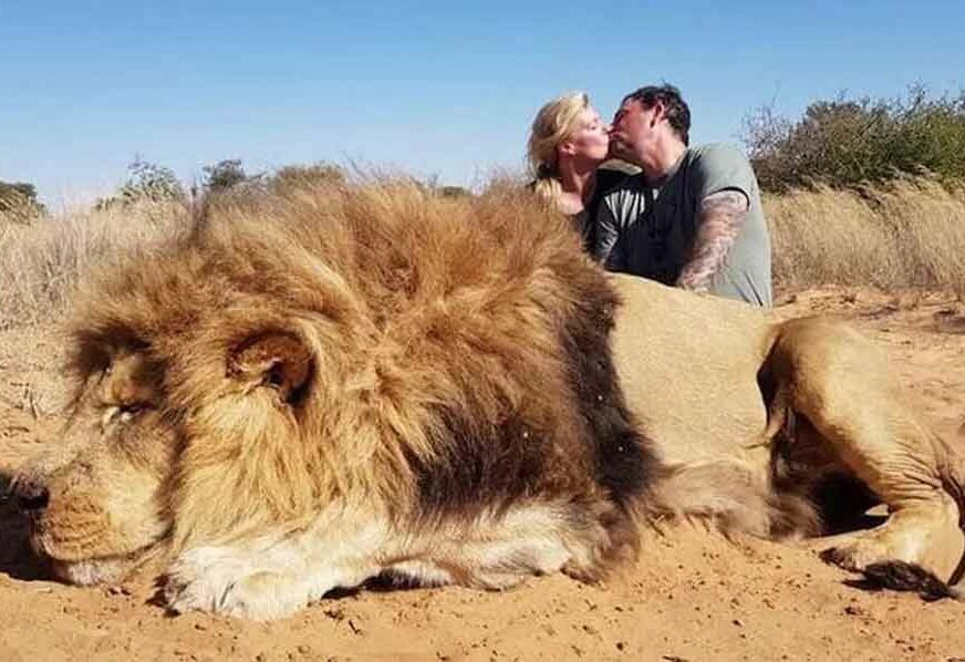 POLJUBAC SRAMA Fotografija bračnog para pored ubijenog lava ZGROZILA JAVNOST