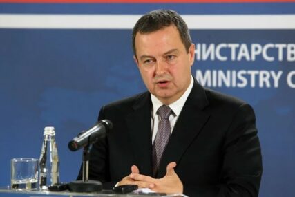 "NI SENTIMENTALNOSTI NI POLITIKE" Dačić kaže da Srbija neće braniti ulazak državljanima Crne Gore
