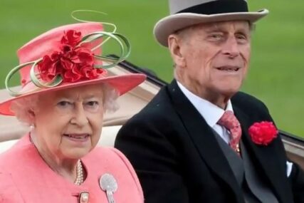 Nije ga skinula više od 70 godina: Princ Filip napravio je poseban prsten za  kraljicu (VIDEO)