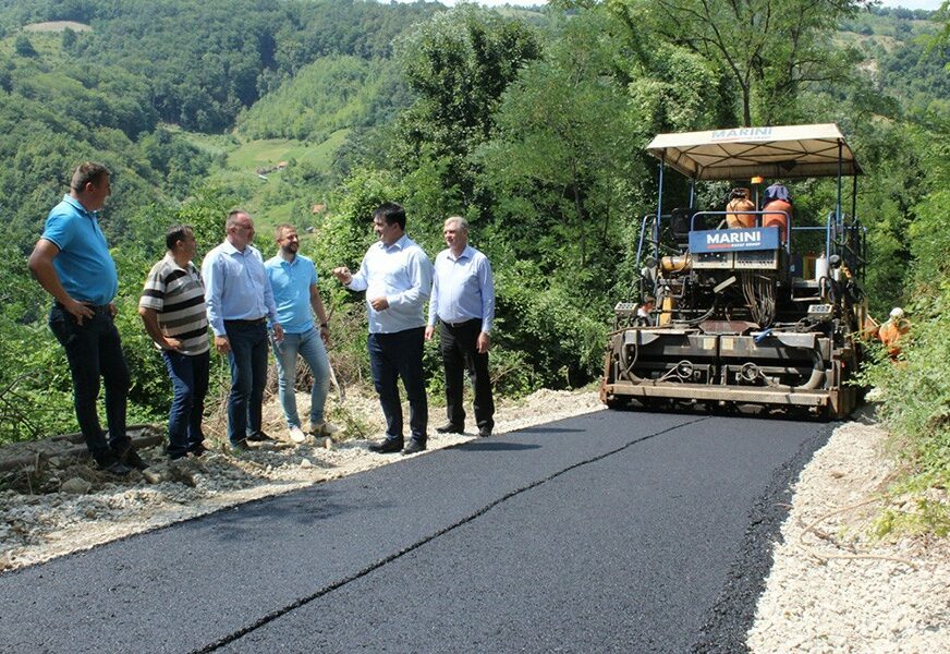 Novi asfalt u Brijestu kod Lopara