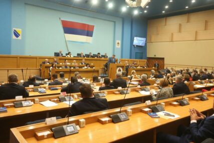 PRENOS NADLEŽNOSTI ILI POLITIČKI OBRAČUN Napeta atmosfera uoči posebne sjednice parlamenta Srpske
