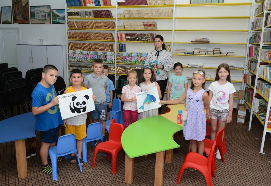 "LJETNA ŠKOLICA" OMILJENO MJESTO UČENJA I ZABAVE Školarci koriste ljeto za druženje u Narodnoj biblioteci Kotor Varoš