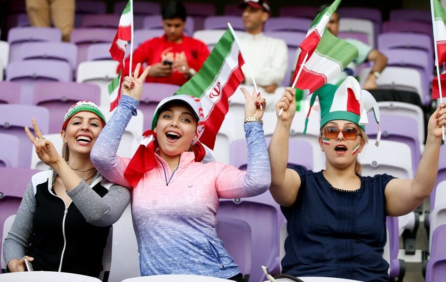 IRAN Žene mogu na fudbalske stadione?!