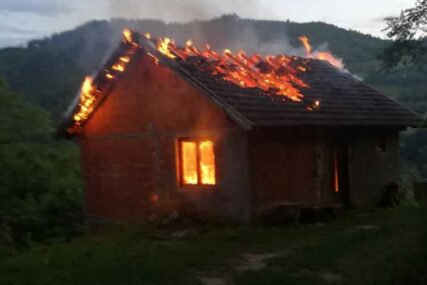 KOMŠIJE UZNEMIRENE Zapaljena kuća Srbina iz Kline