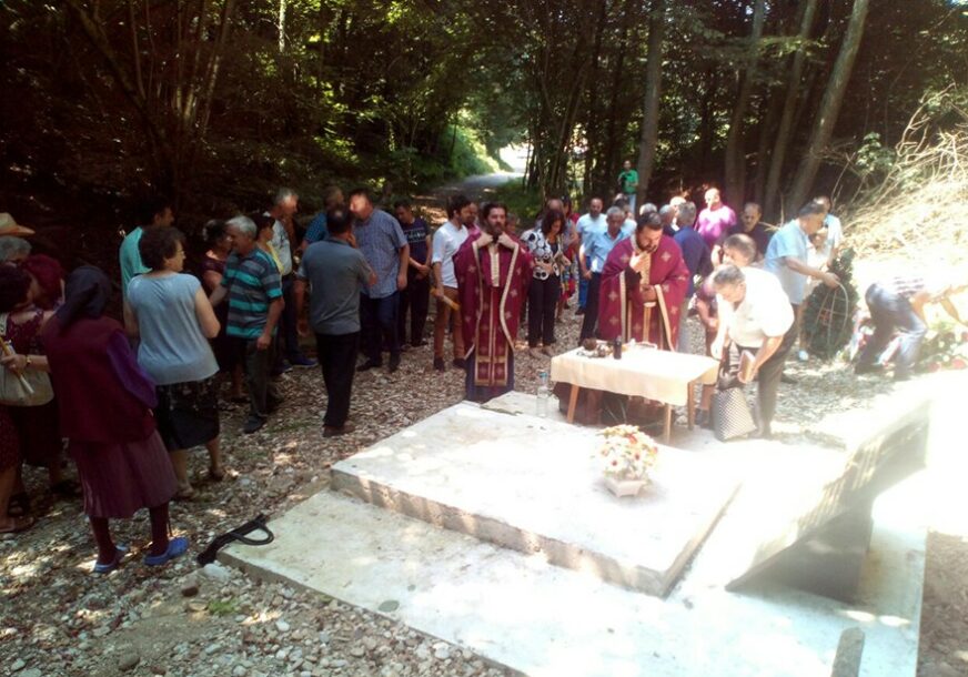 POČAST ŽRTVAMA USTAŠKOG TERORA Spomenik na mjestu gdje je ubijeno 14 stanovnika Gasnice (FOTO)