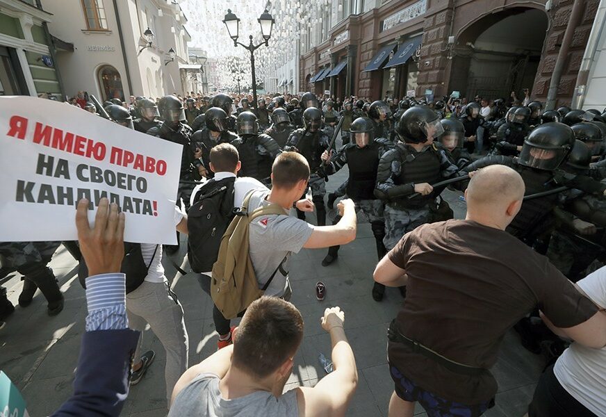 GUŠENJE PROTESTA OPOZICIJE Uhapšeno više od 600 ljudi u Moskvi