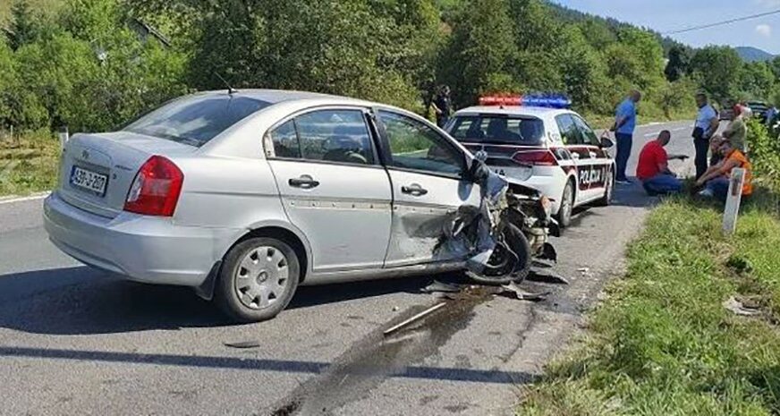 SUDAR ČETIRI AUTOMOBILA Dvije osobe povrijeđene u nesreći kod Sarajeva