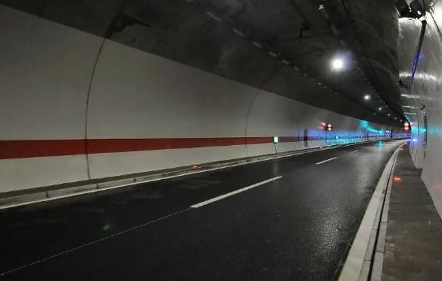 SJAJNA SEZONA U CRNOJ GORI Kroz tunel Sozine prošlo 17.838 vozila za dan, OBOREN REKORD